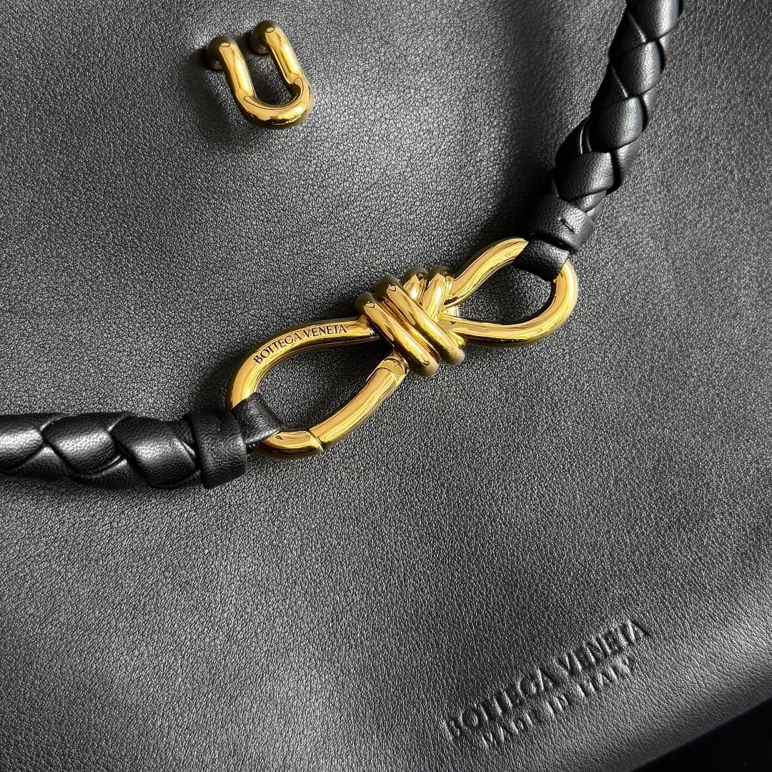 Batch 2360 black more details